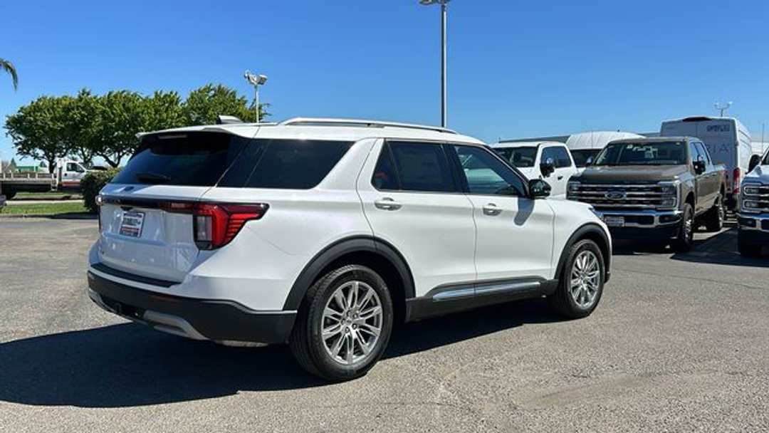 2026 Ford Explorer Platinum - Image 3