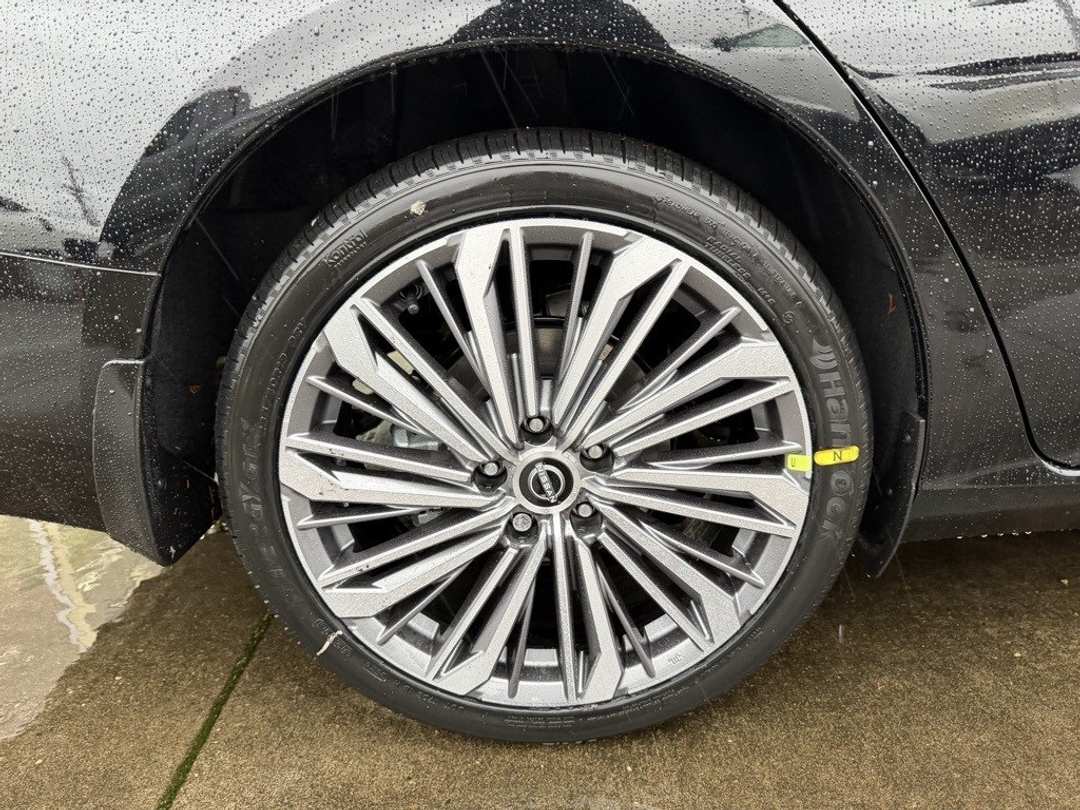 2025 Nissan Altima 2.5 SL - Image 9