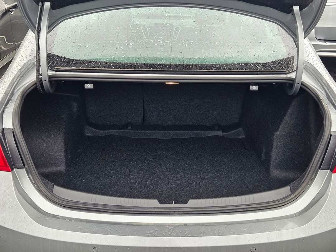 2025 Chevrolet Malibu LS - Image 28