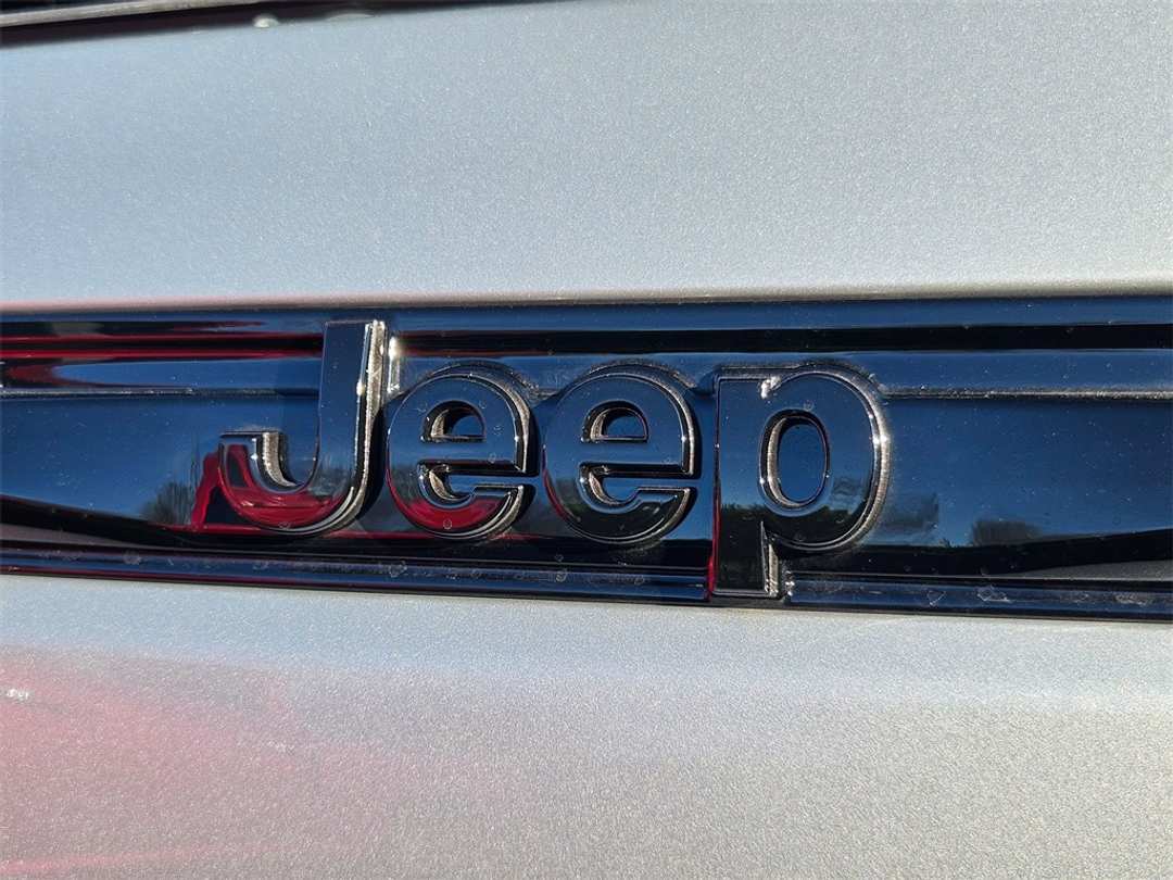 2025 Jeep Grand Cherokee Limited - Image 32