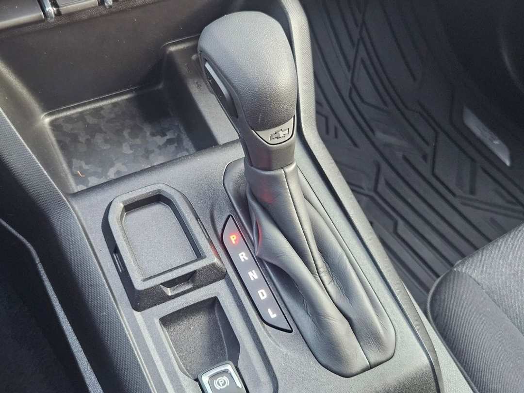 2024 Chevrolet Colorado Work - Image 18