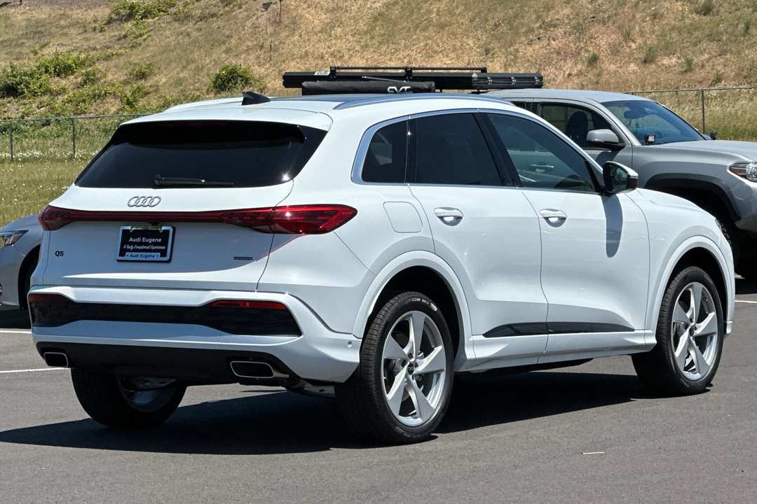 2025 Audi Q5 2.0T Premium Plus - Image 3