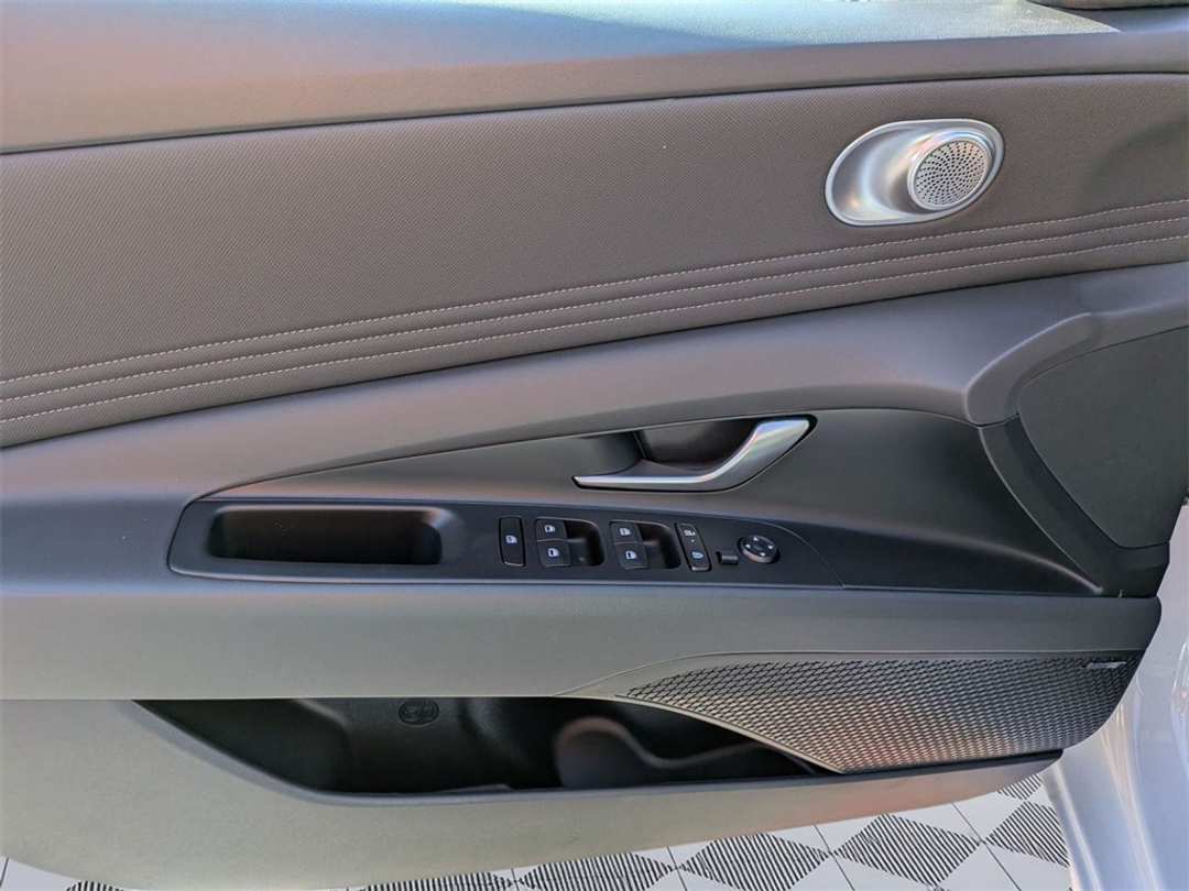 2026 Hyundai Elantra Limited - Image 10