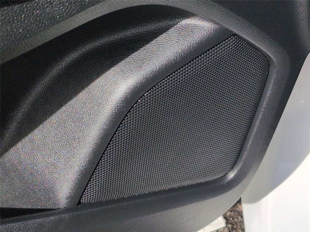 2023 Ford Edge Titanium - Image 11