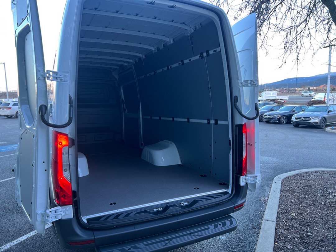 2024 Mercedes-Benz Sprinter 3500 Cargo 170 WB - Image 15
