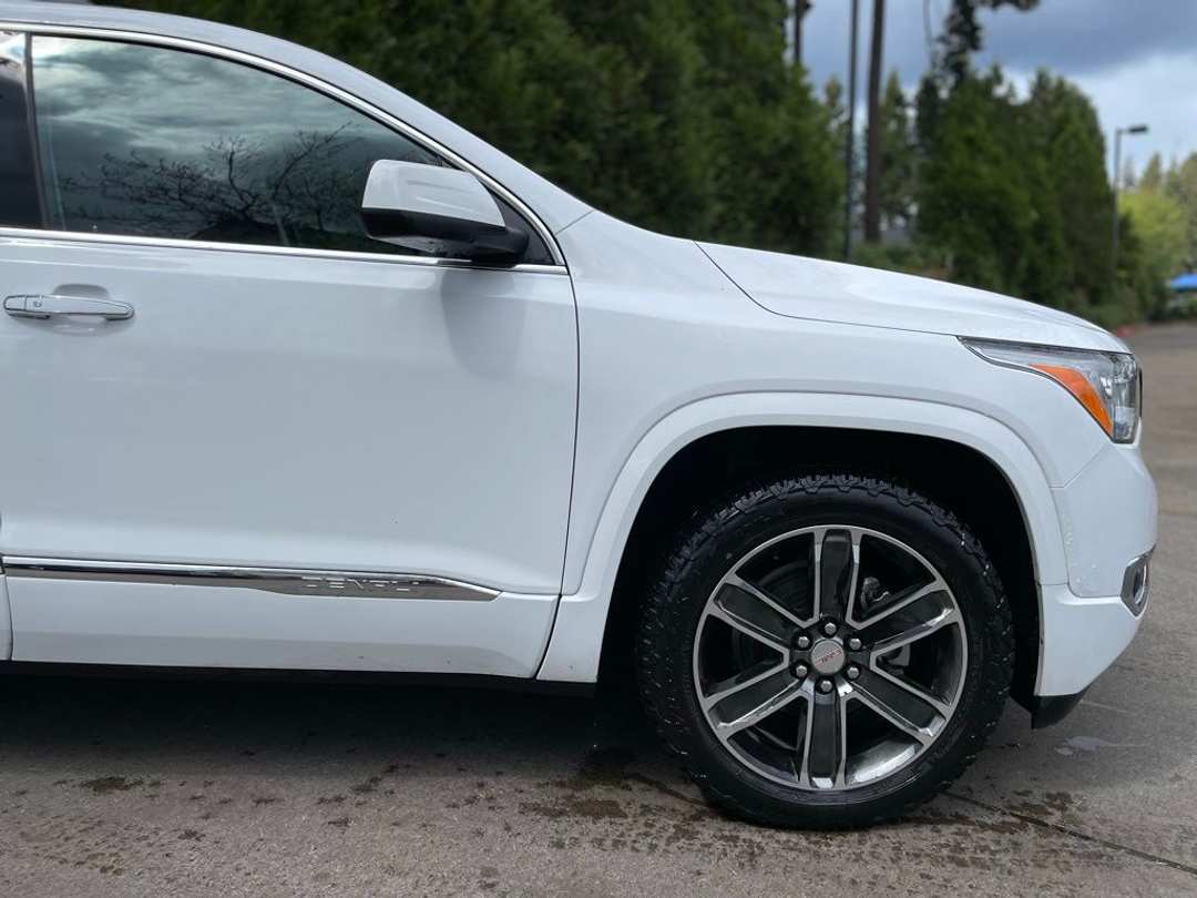 2019 GMC Acadia Denali - Image 2