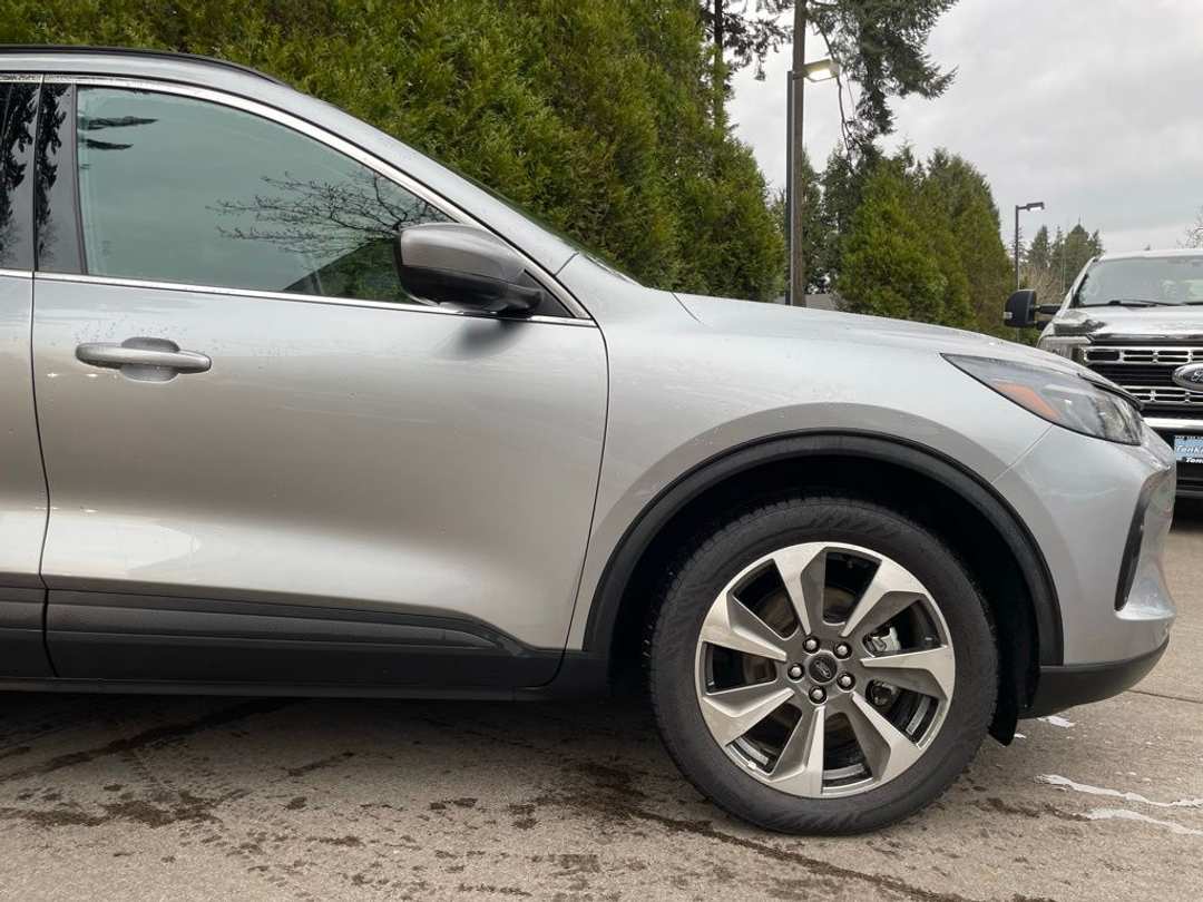 2024 Ford Escape Platinum - Image 2