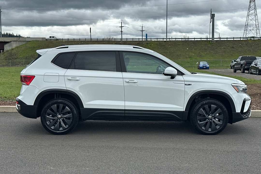 2022 Volkswagen Taos 1.5T SE - Image 2