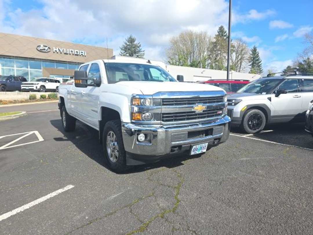 2015 Chevrolet Silverado 2500Hd LT - Image 2