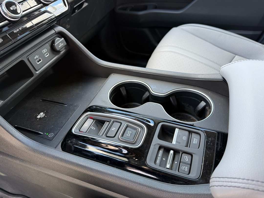 2025 Honda Pilot Elite - Image 17