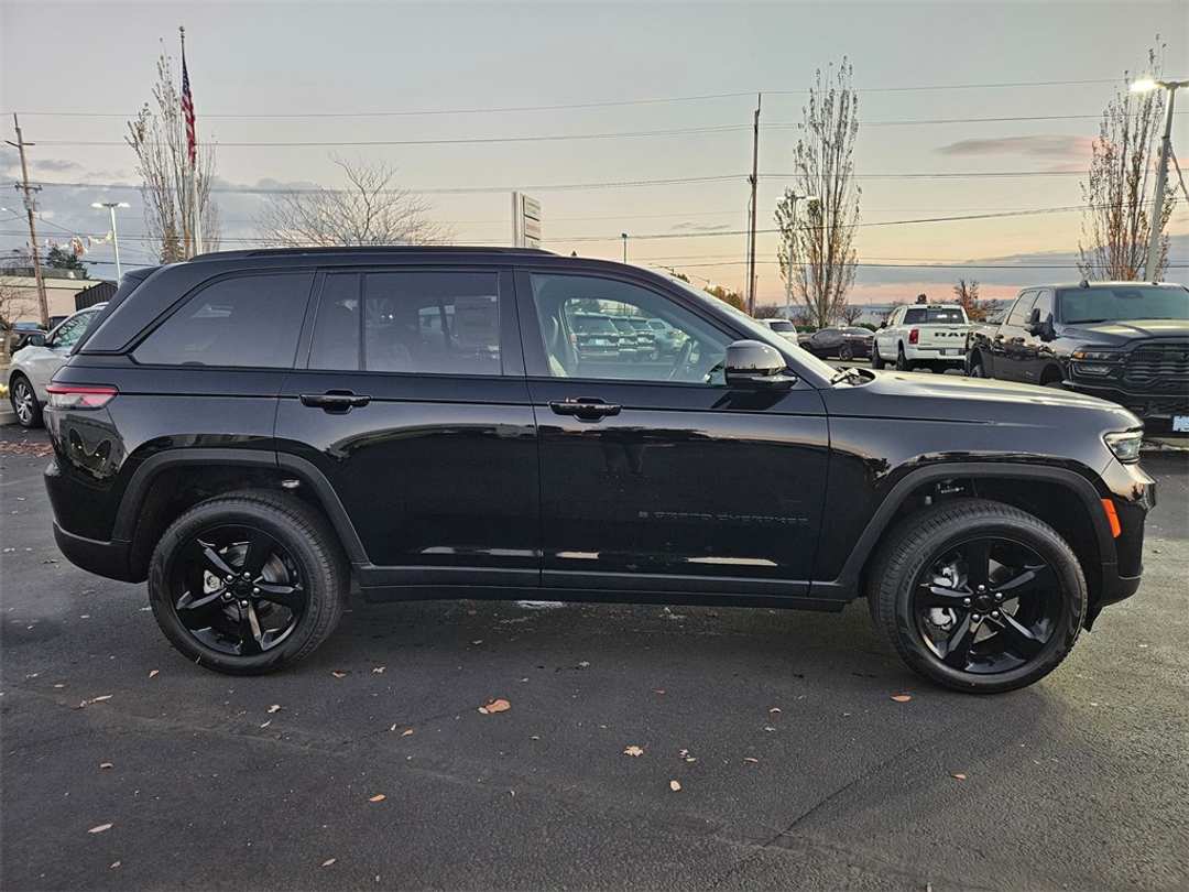 2025 Jeep Grand Cherokee Limited - Image 7