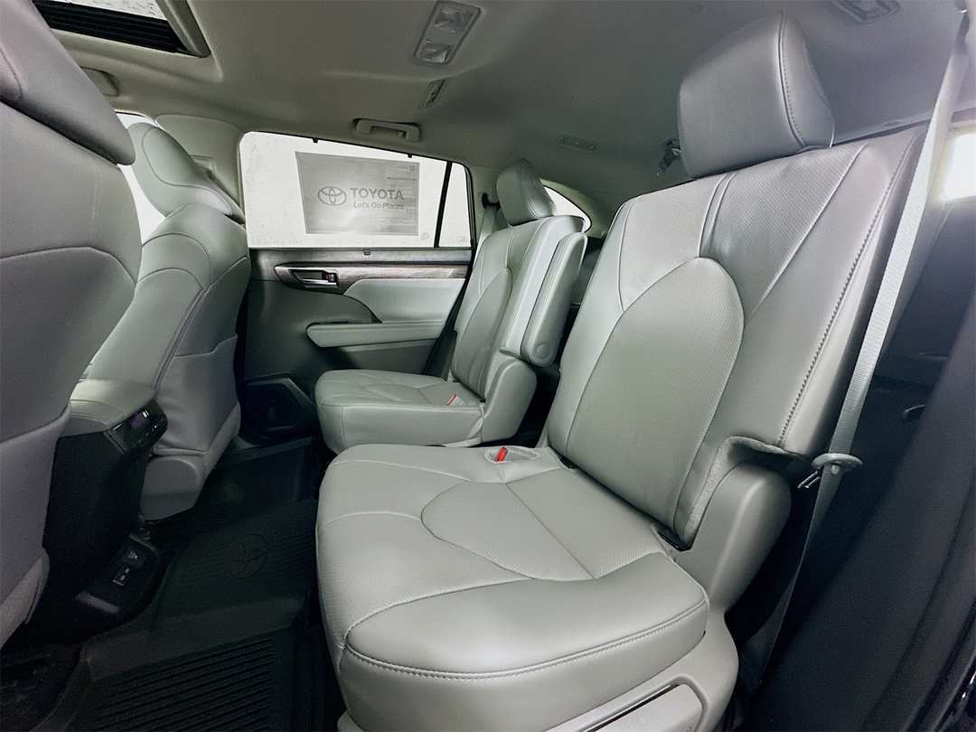 2026 Toyota Highlander Limited - Image 26