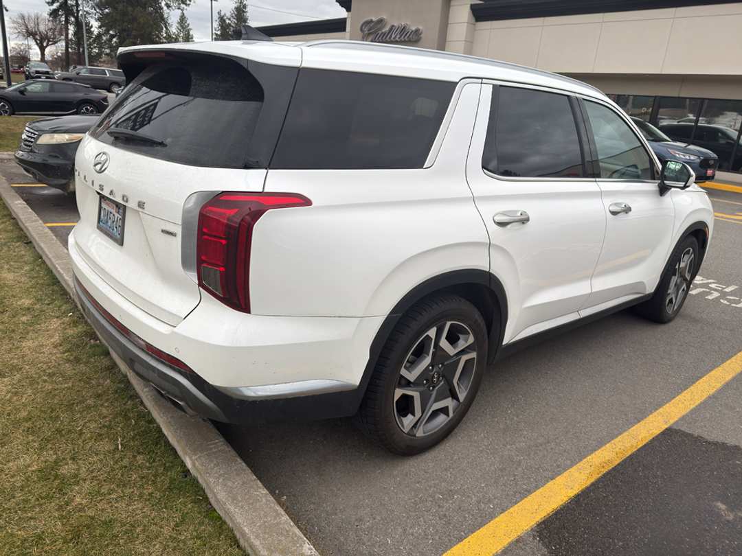 2023 Hyundai Palisade Limited - Image 2