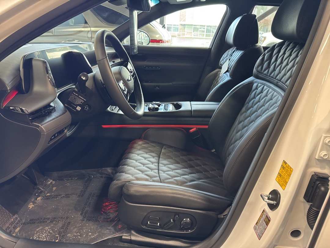 2026 Genesis G90 3.5T eSC - Image 17