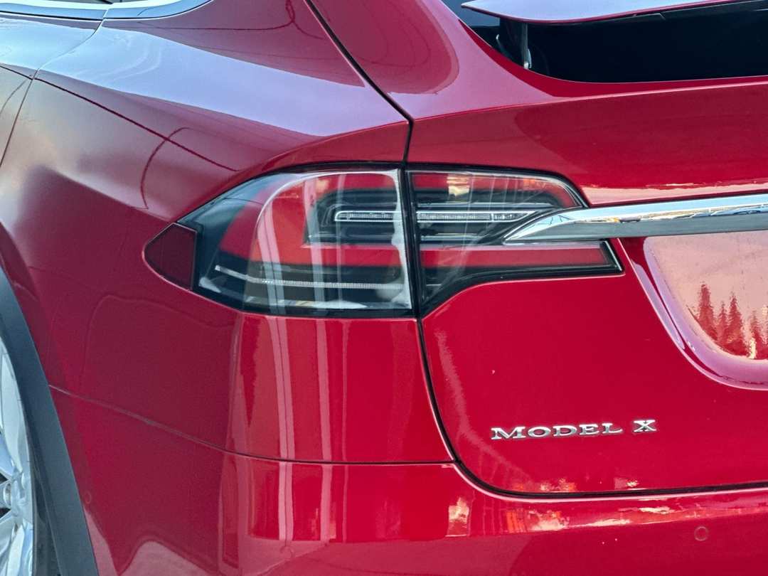 2017 Tesla Model X - Image 24