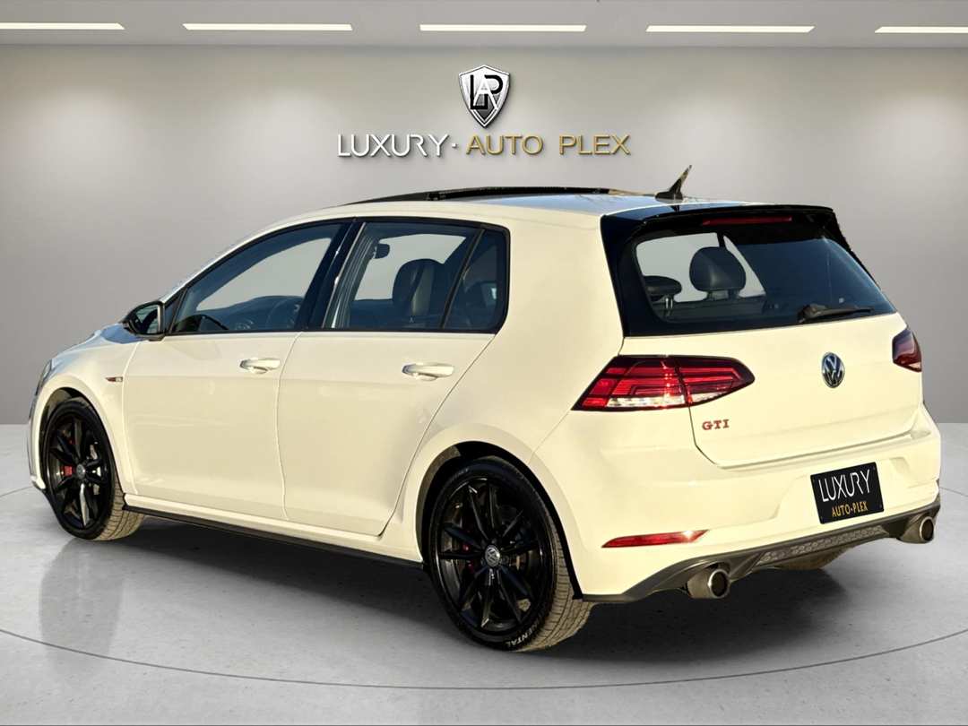 2021 Volkswagen Golf Gti SE 6 SPEED MAUAL LEATHER PANO ROOF LOW MILES - Image 3