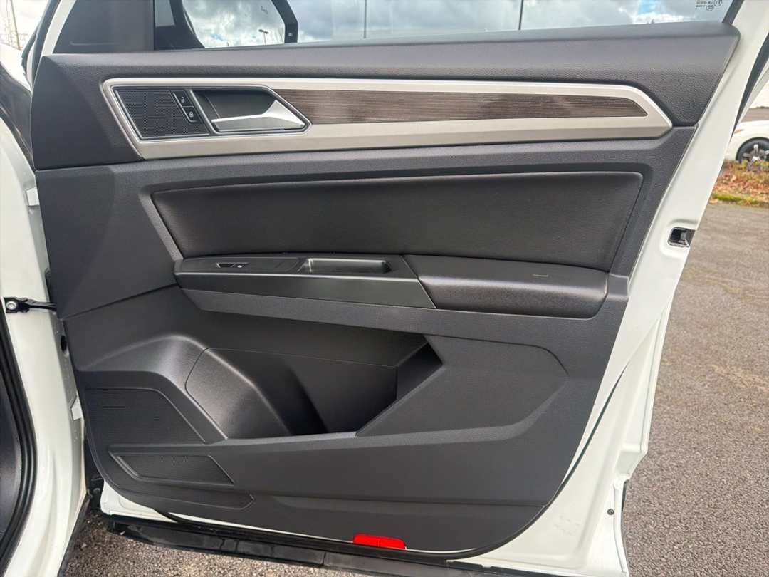 2018 Volkswagen Atlas SEL - Image 28