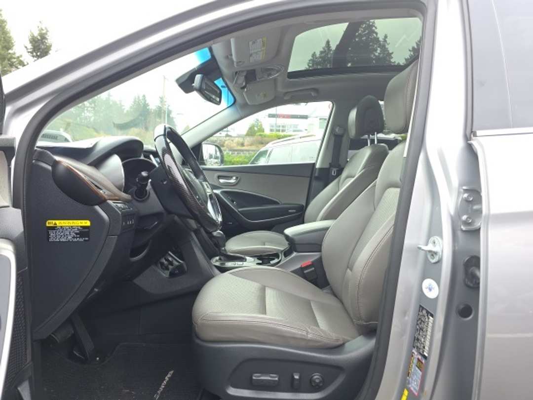 2017 Hyundai Santa Fe SE Ultimate - Image 9