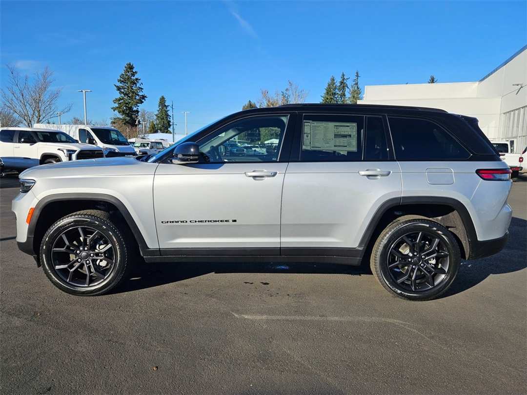 2025 Jeep Grand Cherokee Limited - Image 3