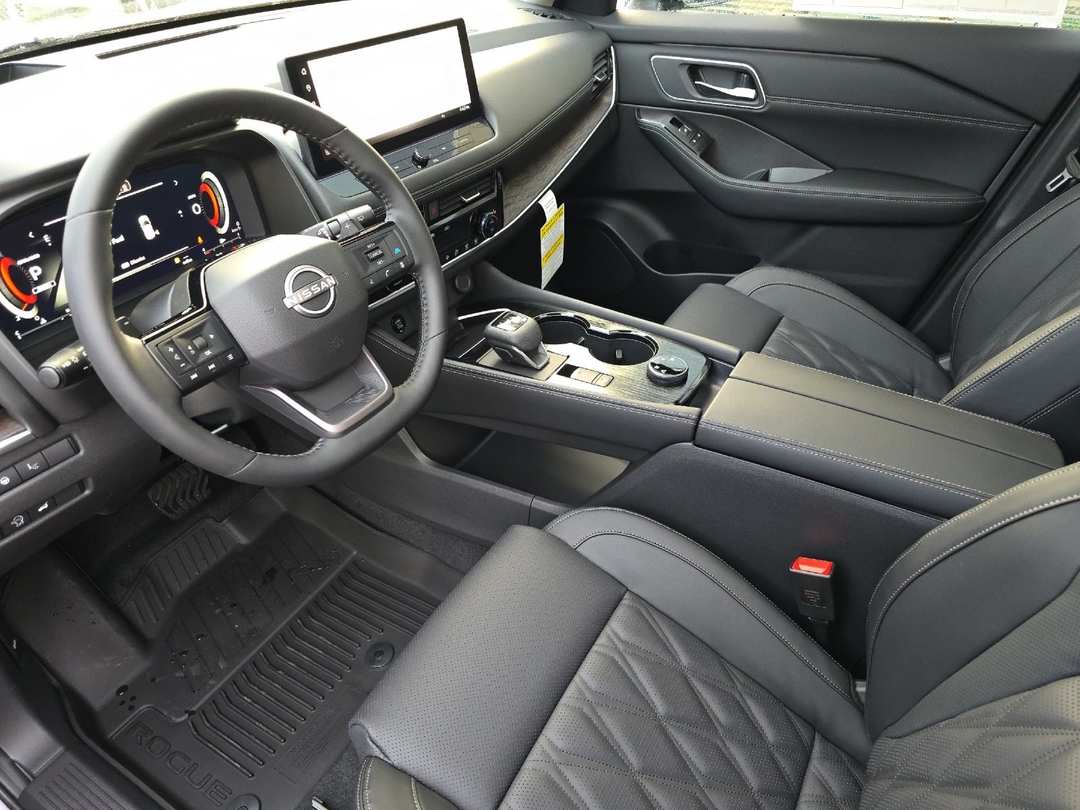 2026 Nissan Rogue Platinum - Image 9