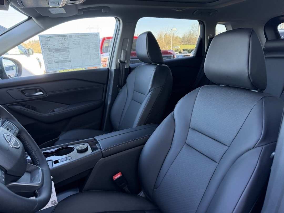 2026 Nissan Rogue Dark Armor - Image 15