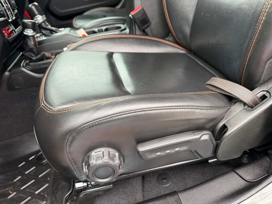 2023 Jeep Gladiator Mojave - Image 13