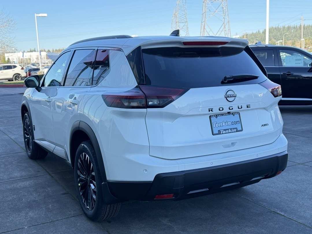 2026 Nissan Rogue Dark Armor - Image 5