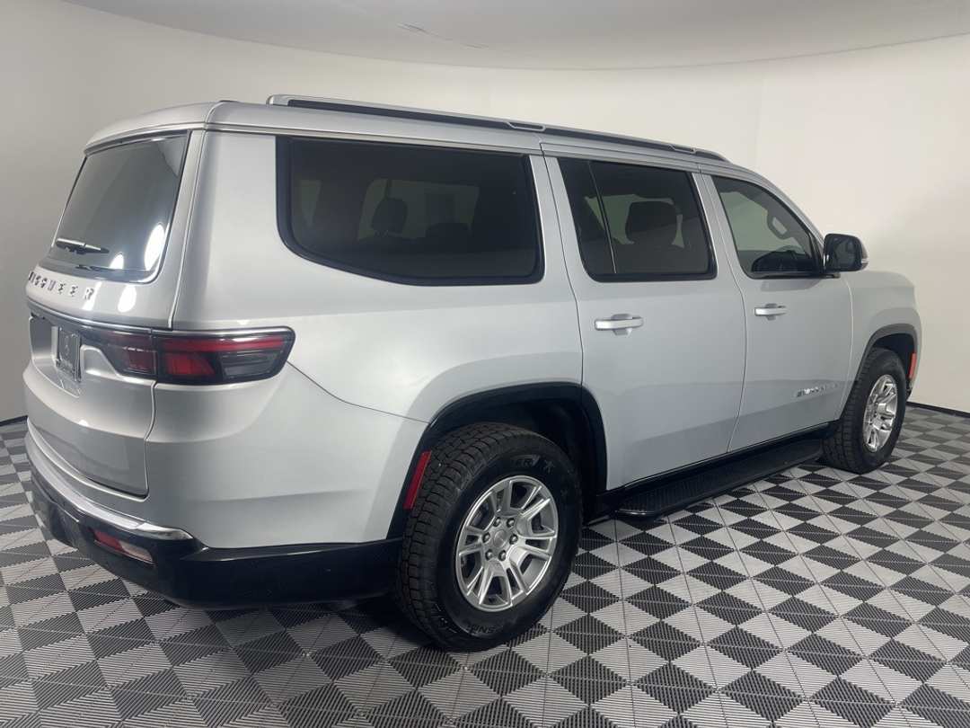 2024 Jeep Wagoneer - Image 8