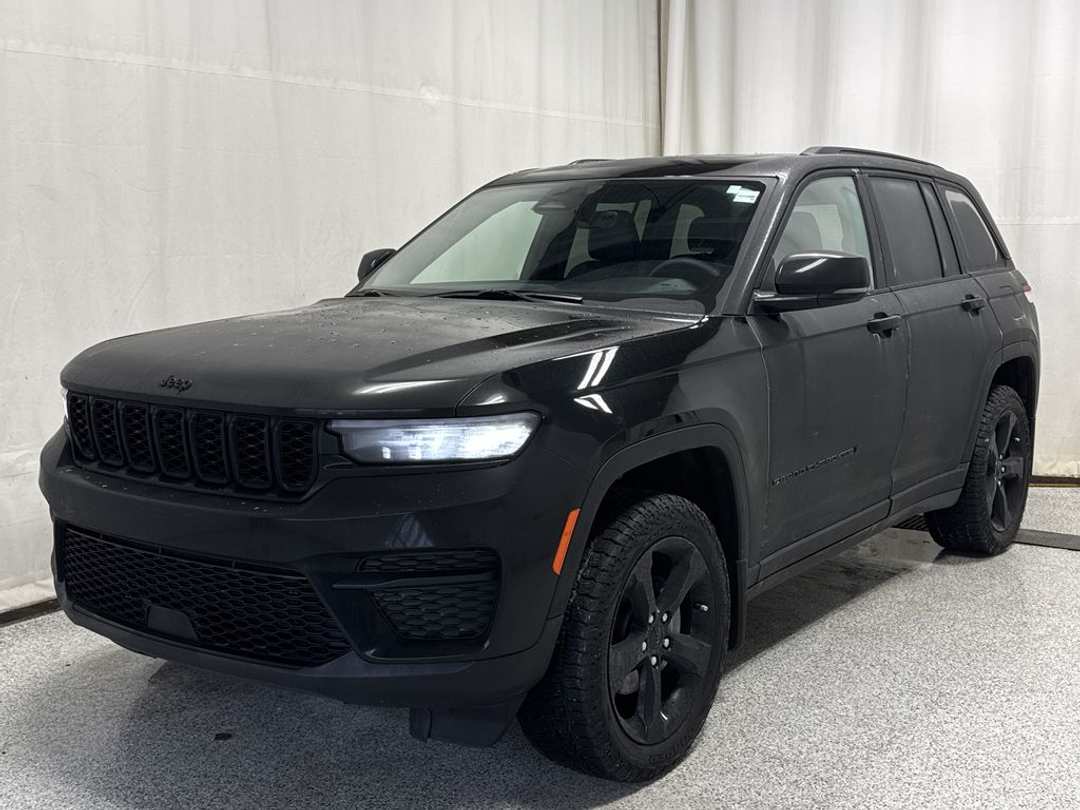 2025 Jeep Grand Cherokee Altitude - Image 2