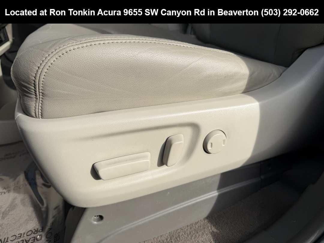 2017 Toyota Sienna XLE - Image 13