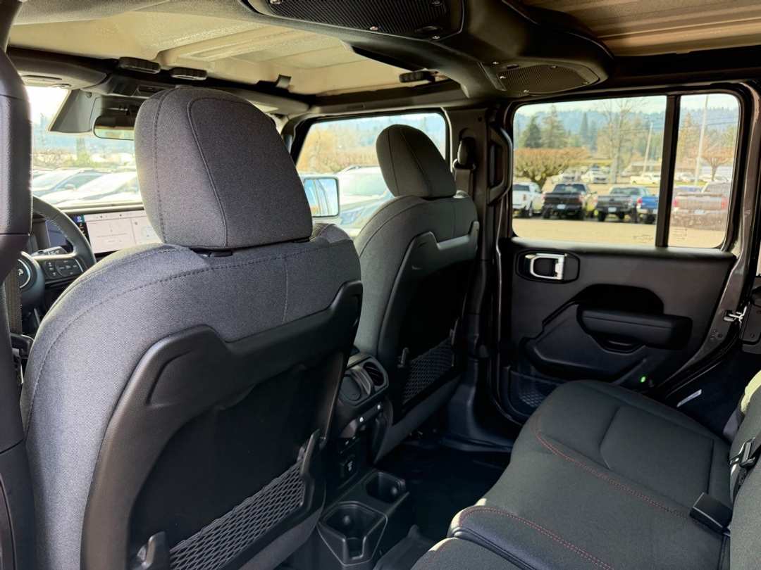 2026 Jeep Wrangler Rubicon - Image 31