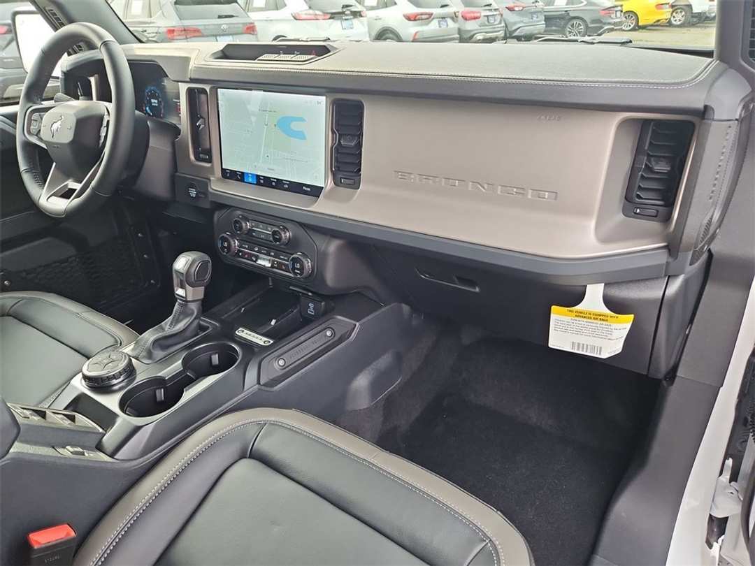 2025 Ford Bronco Outer Banks - Image 33