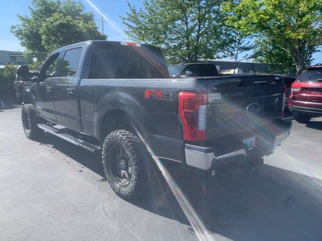 2019 Ford F-350Sd Lariat - Image 2
