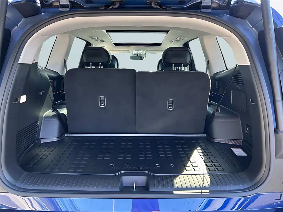 2026 Hyundai Ioniq 9 Performance Limited - Image 29