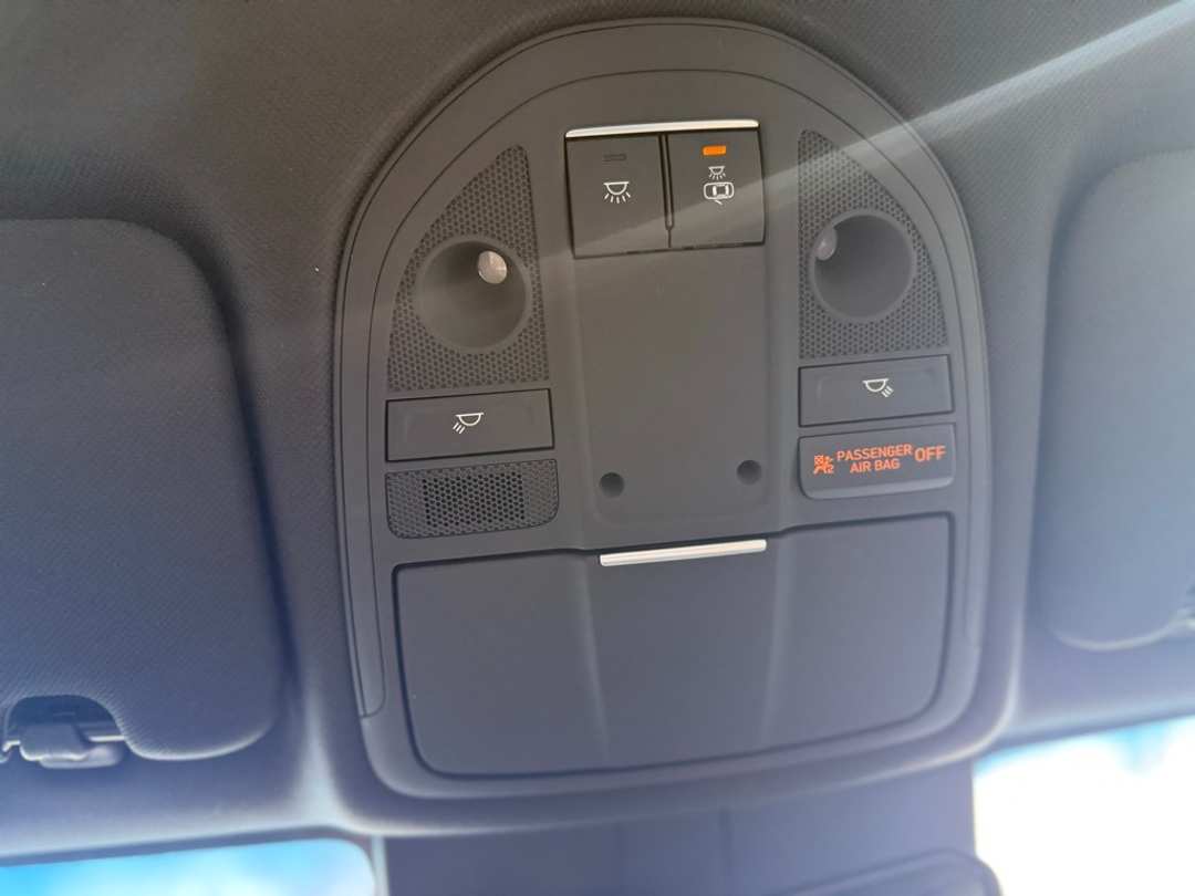 2022 Genesis G70 2.0T - Image 33