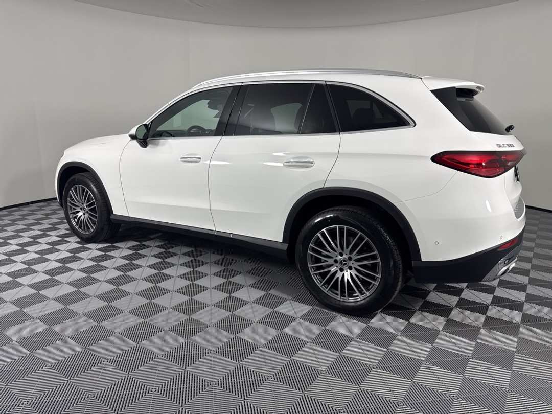 2026 Mercedes-Benz GLC GLC 300 - Image 12