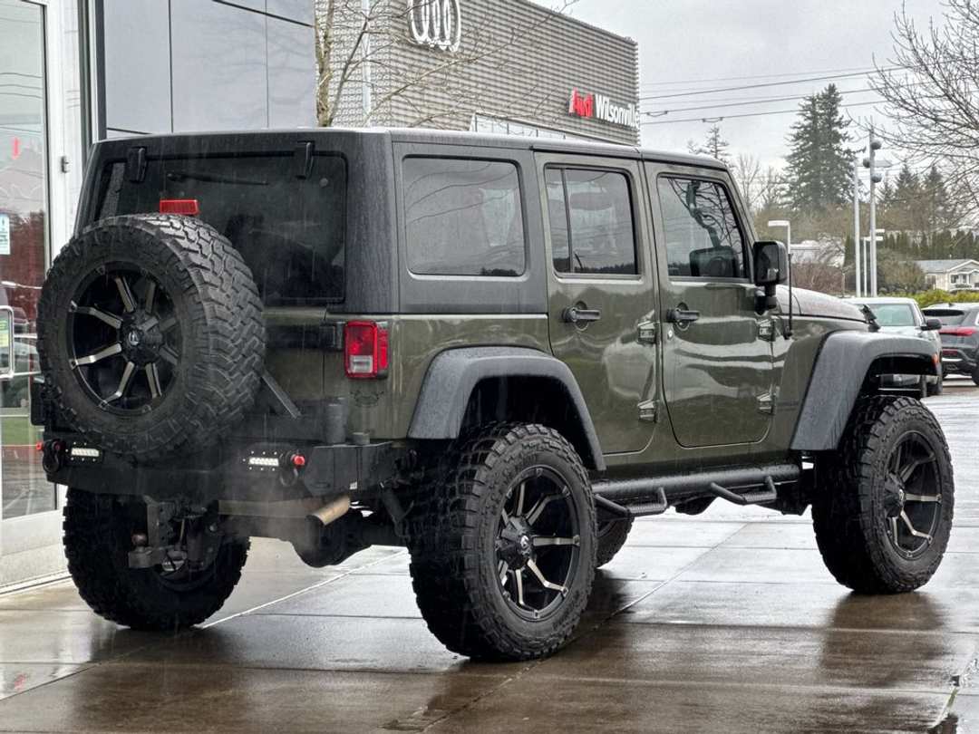 2016 Jeep Wrangler Unlimited Rubicon - Image 3