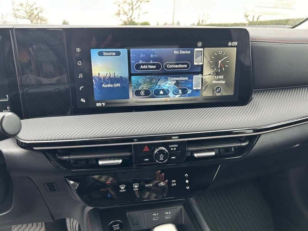 2025 Nissan Kicks SR - Image 16