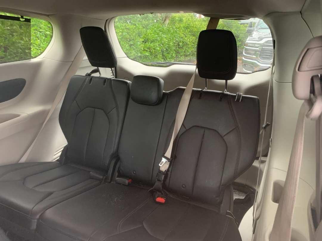 2018 Chrysler Pacifica Touring L - Image 12