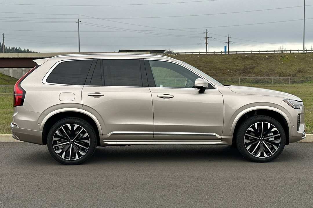 2026 Volvo Xc90 T8 Plus - Image 2