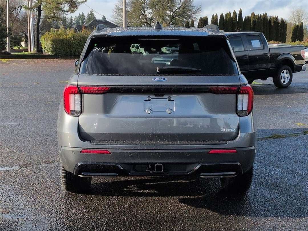 2026 Ford Explorer STLine - Image 4