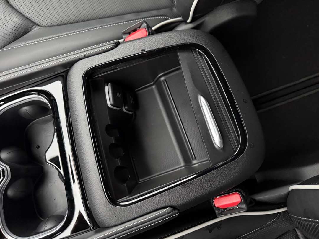 2026 Chrysler Pacifica Limited - Image 28