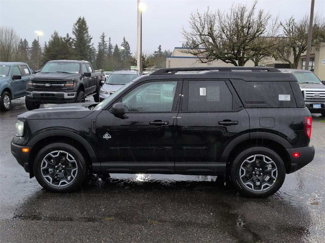 2025 Ford Bronco Sport Outer Banks - Image 2