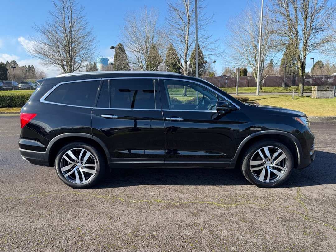 2017 Honda Pilot Touring - Image 9