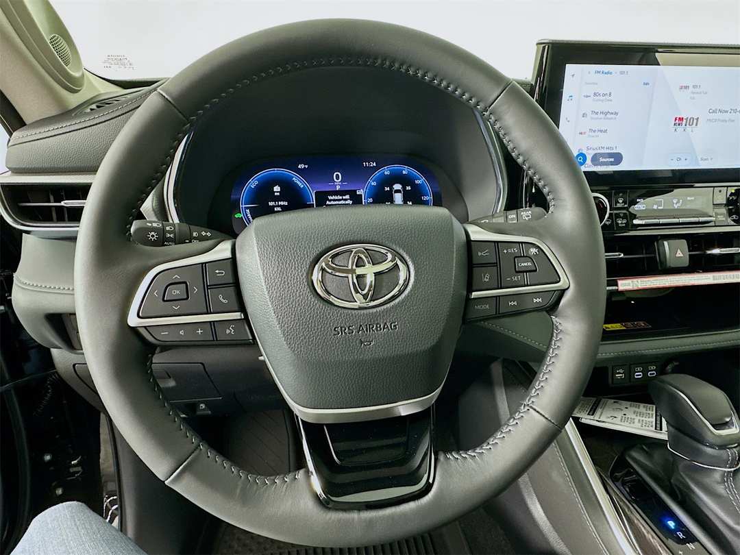2026 Toyota Highlander Platinum - Image 11