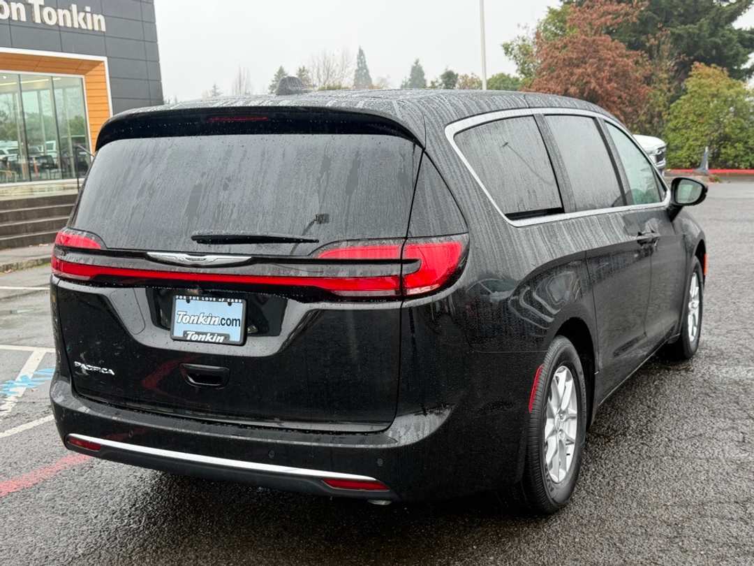 2026 Chrysler Pacifica Select - Image 8