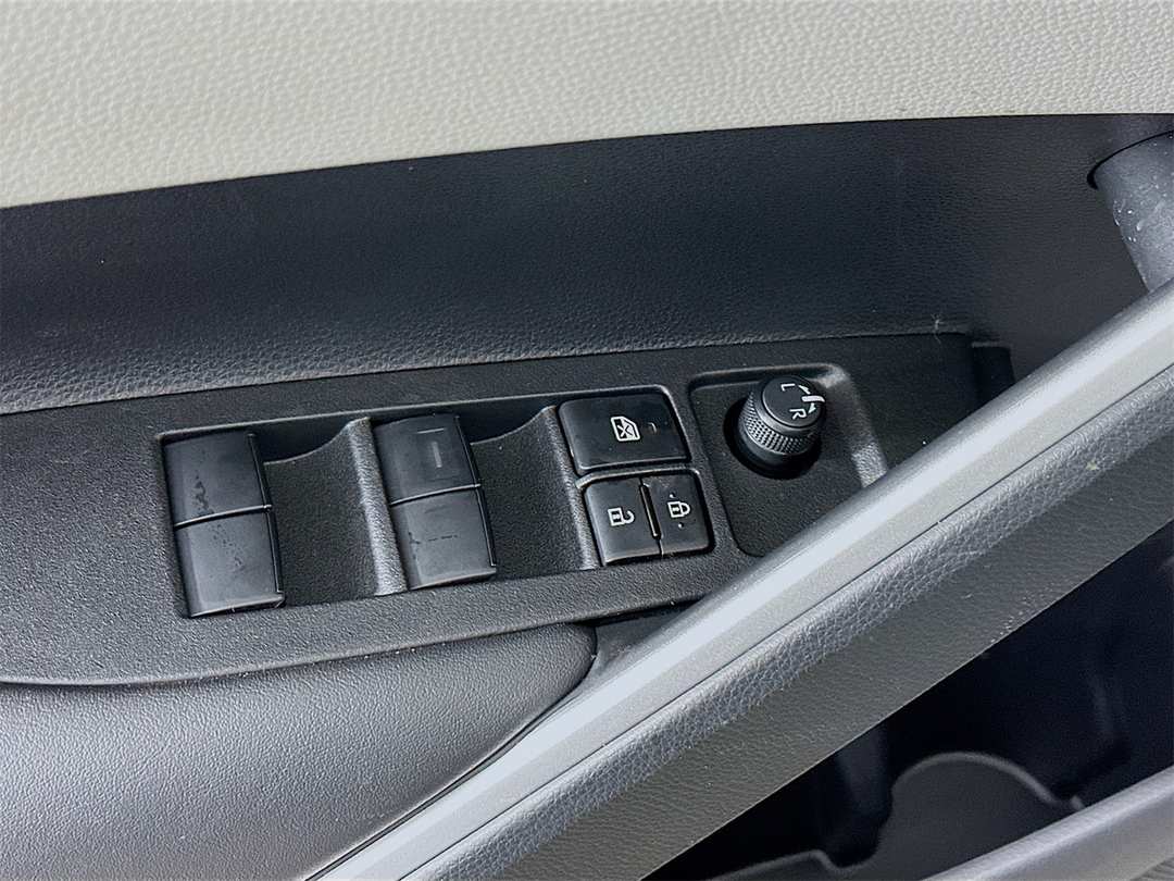 2026 Toyota Corolla Cross L - Image 18