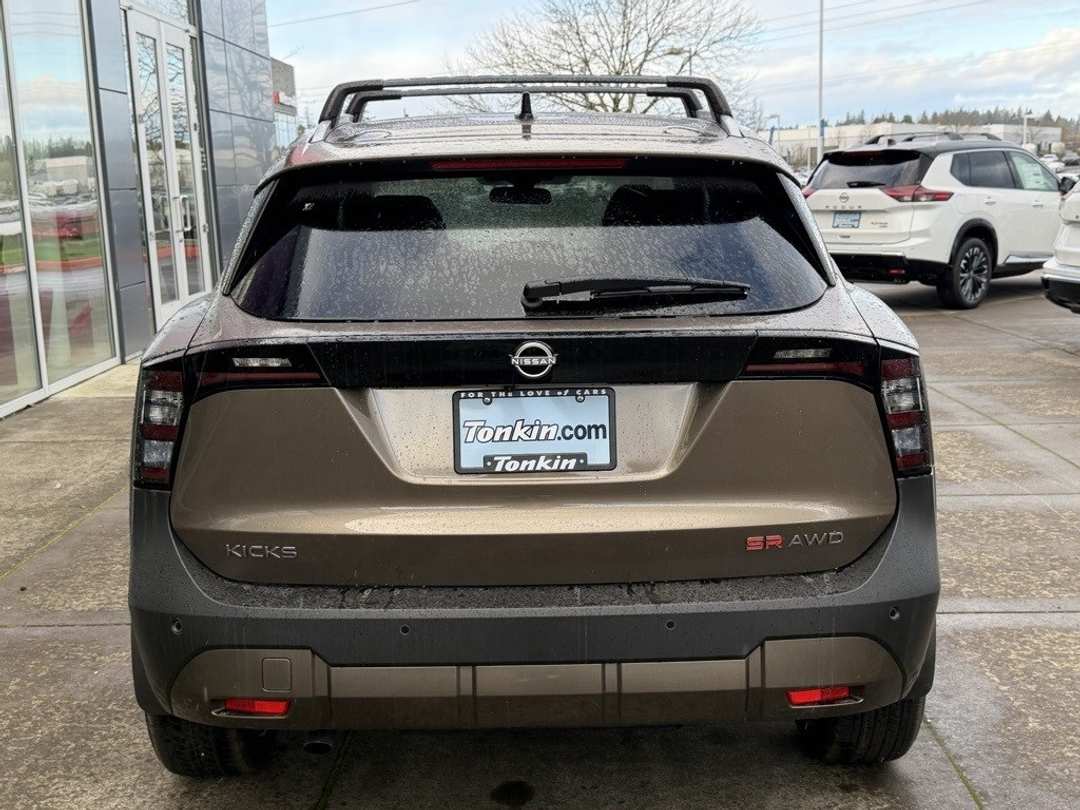 2026 Nissan Kicks SR - Image 6