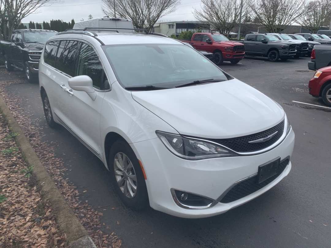 2018 Chrysler Pacifica Touring L - Image 5