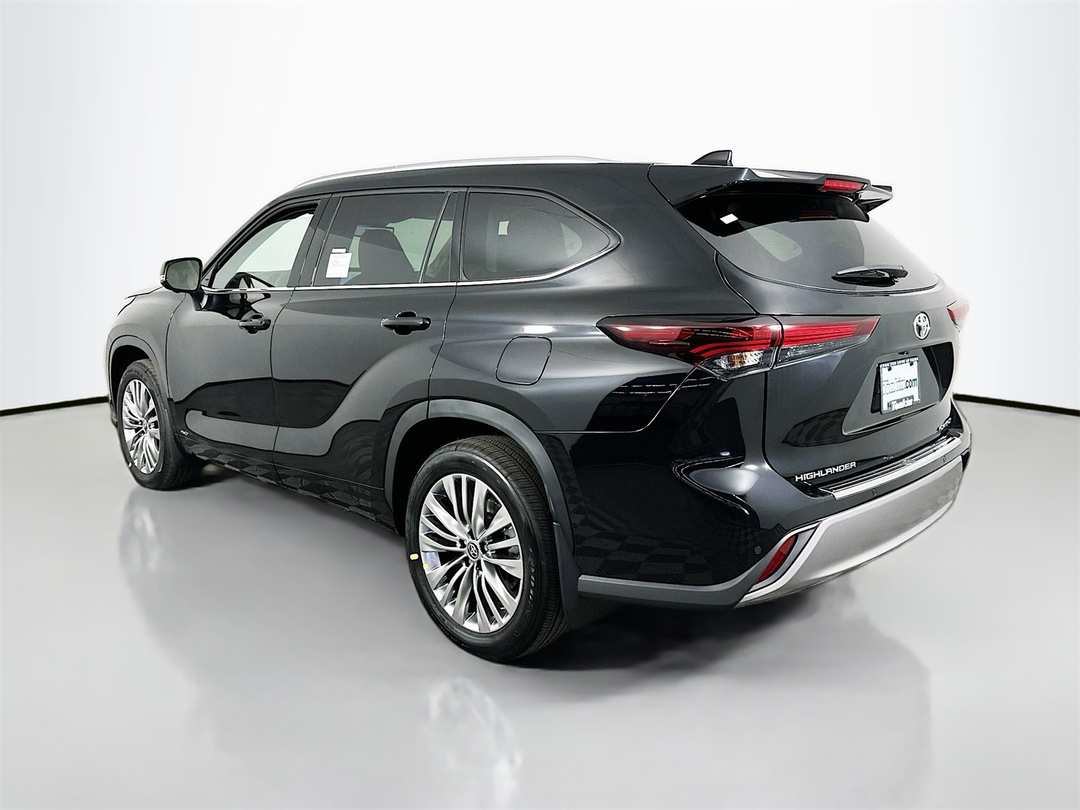 2026 Toyota Highlander Platinum - Image 5